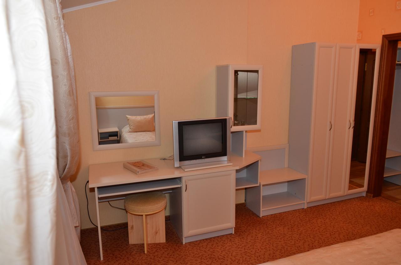 Hotel Serpanok Тячів Екстер'єр фото