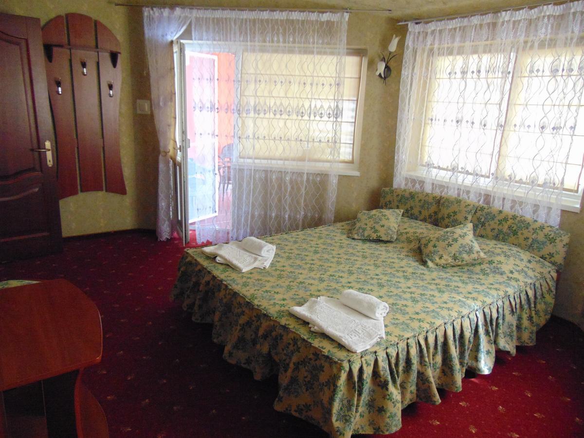 Hotel Serpanok Тячів Екстер'єр фото