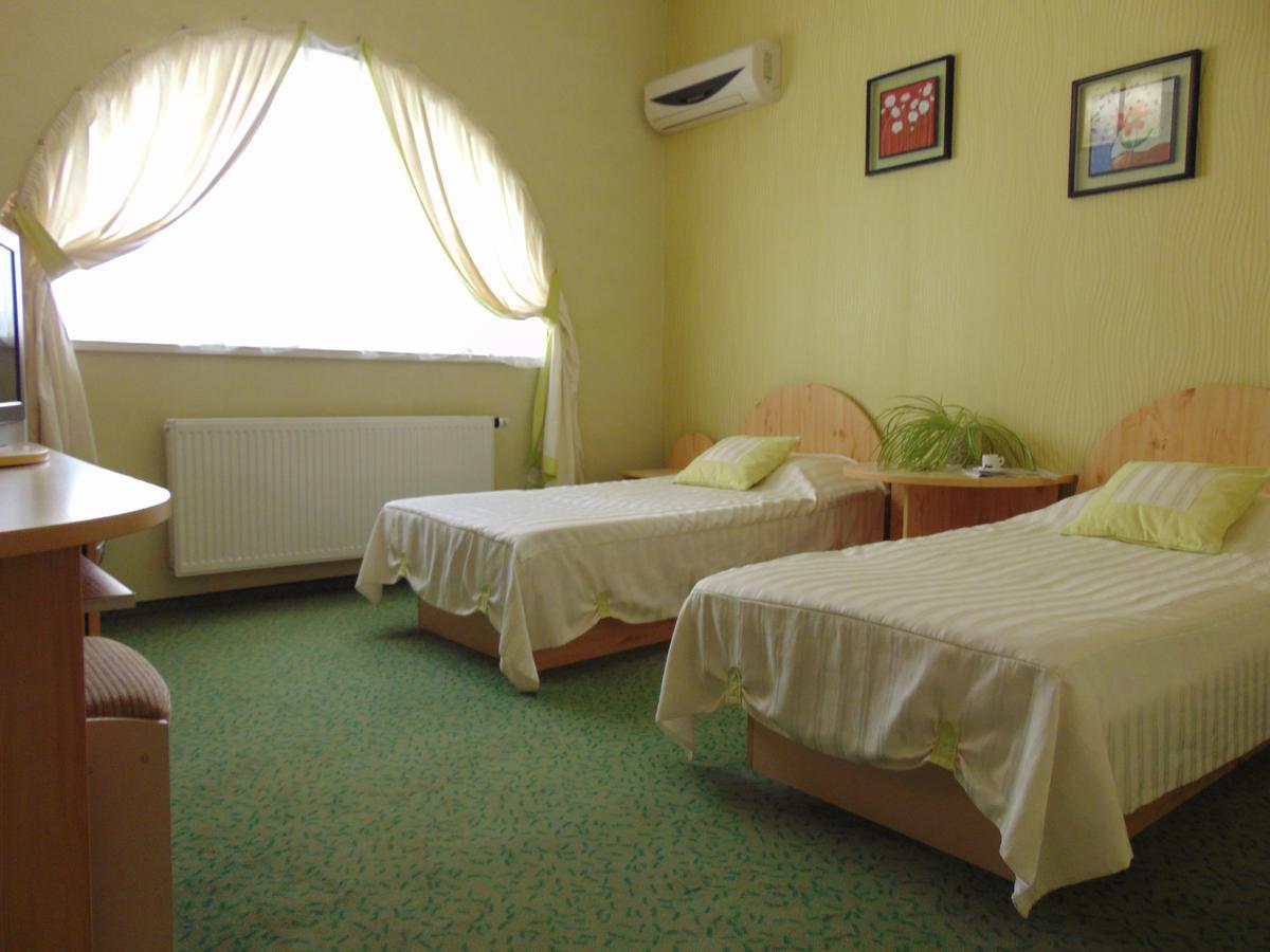 Hotel Serpanok Тячів Екстер'єр фото